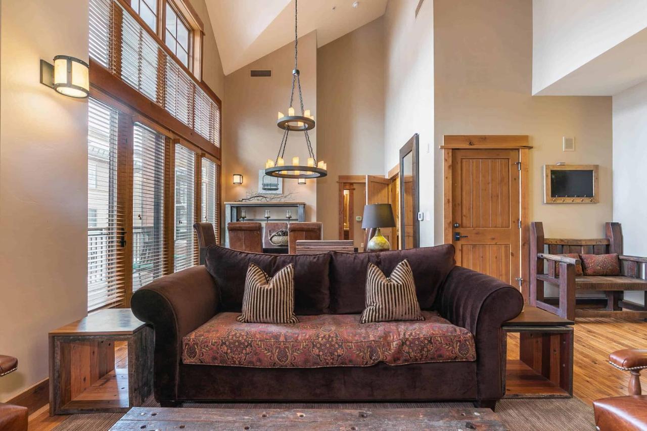 East West Hospitality At Tahoe Truckee Exterior photo